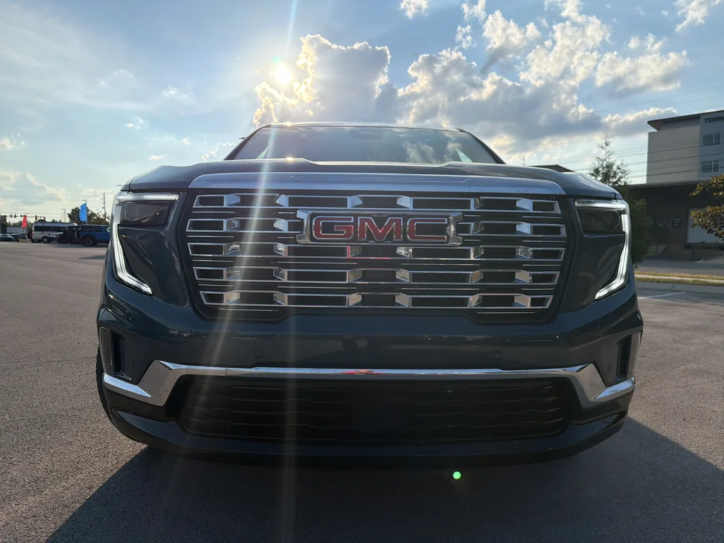 Used 2024 Downpour Metallic GMC FWD Denali image 4