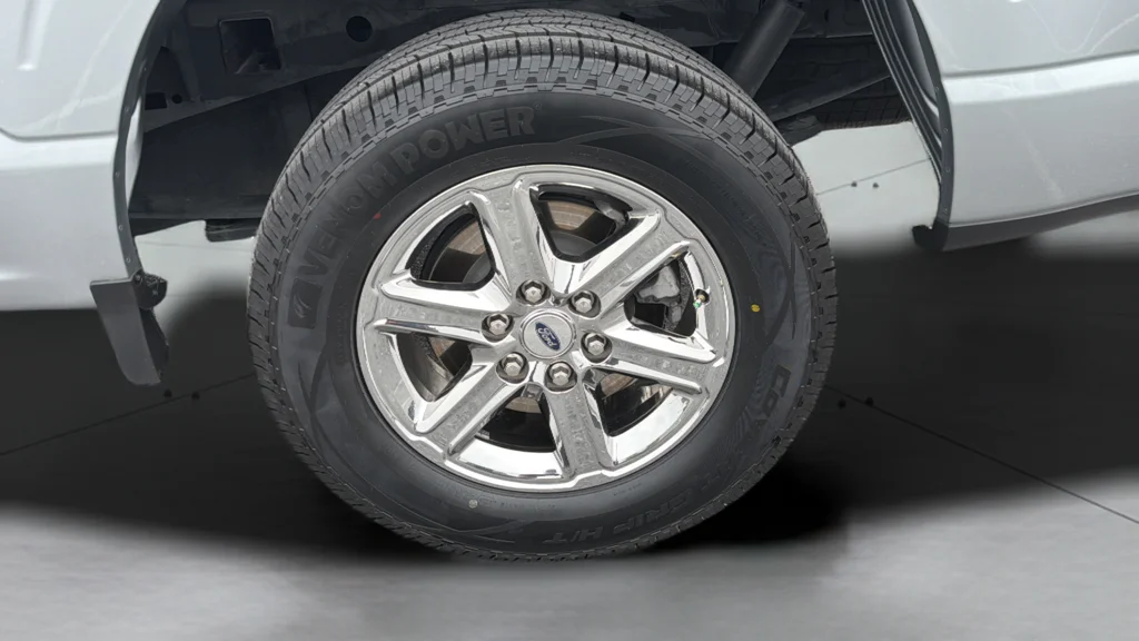 Used 2025 Silver Ford XLT image 17