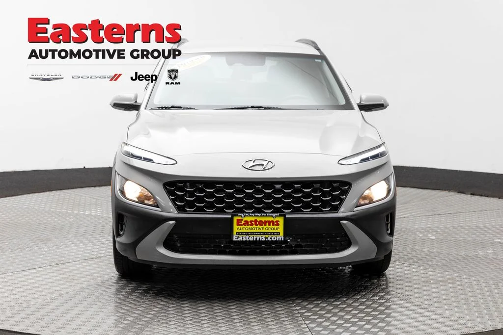 Used 2022 Silver Hyundai SEL image 2
