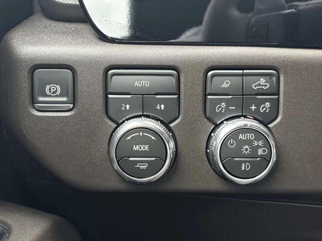 New 2026 Glacier White Tricoat GMC SLT image 18