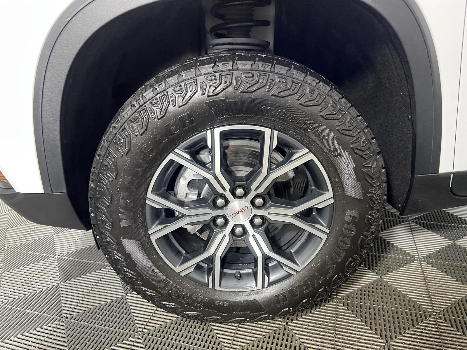 Used 2025 Summit White GMC AWD AT4 image 5