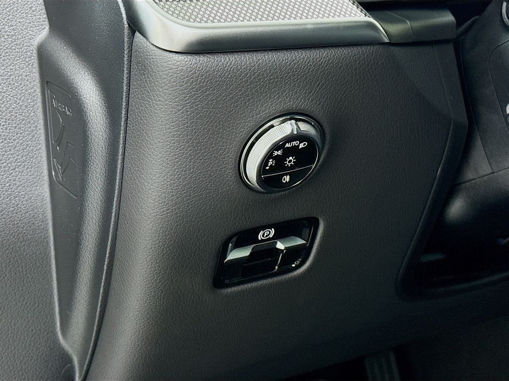 Used 2026 Black Mercedes-Benz GLC 300 image 11