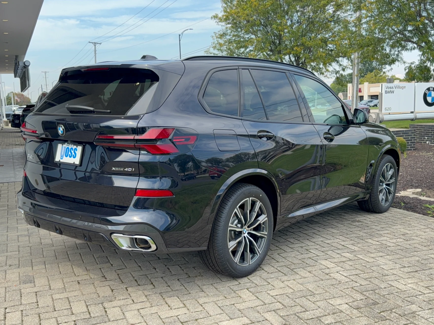 New 2026 Carbon Black Metallic BMW xDrive40i image 3