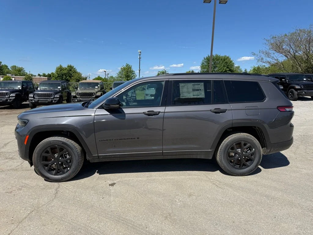 New 2026 Baltic Gray Metallic Clear-Coat Exterior Paint Jeep Altitude image 9