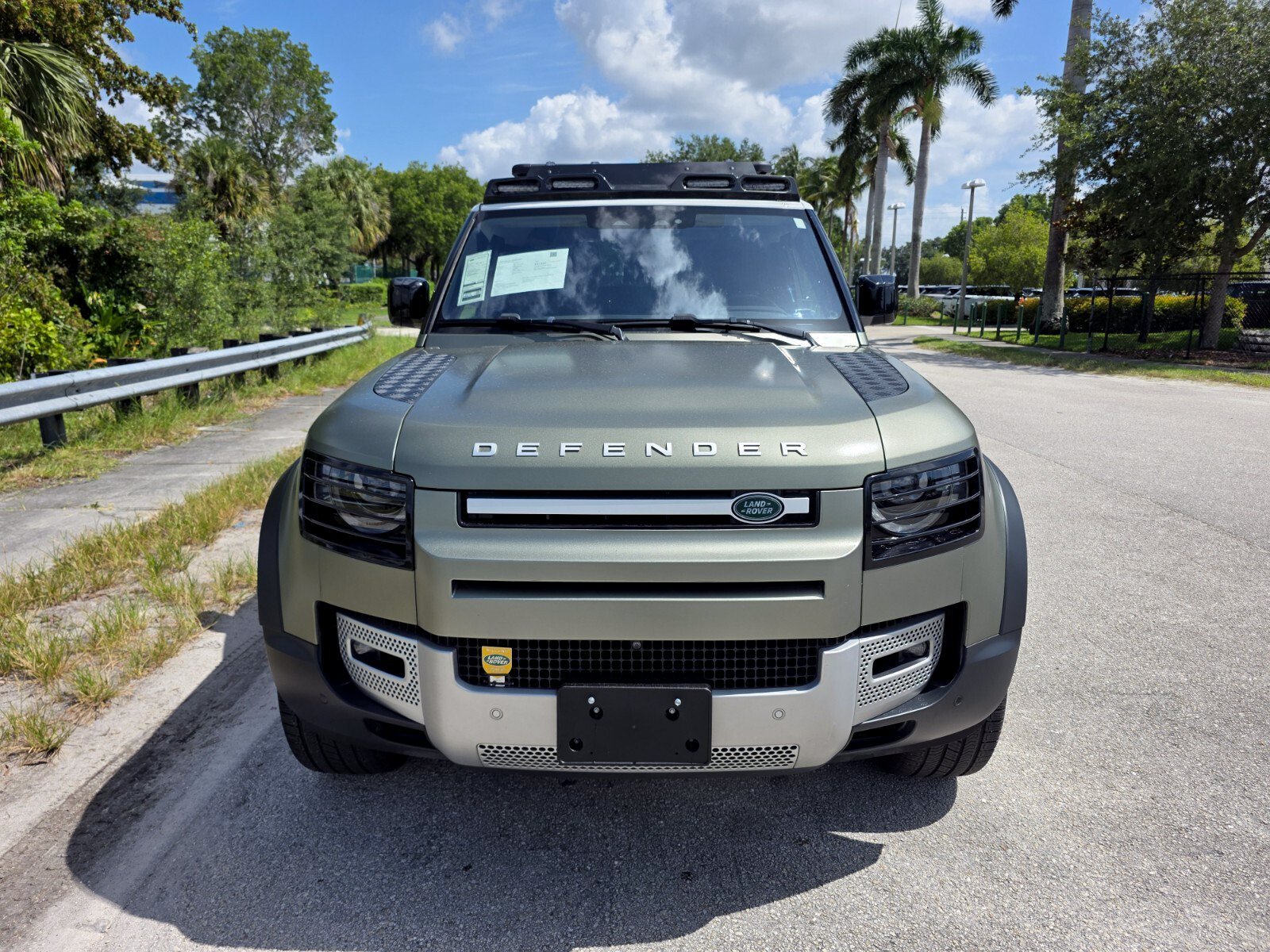 Used 2021 Pangea Green Metallic Land Rover 90 First Edition image 8