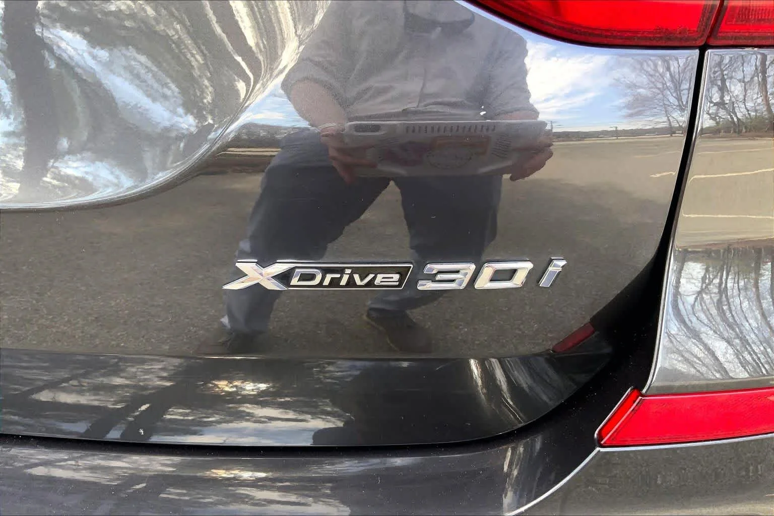 Used 2019 Dark Graphite Metallic BMW xDrive30i image 9