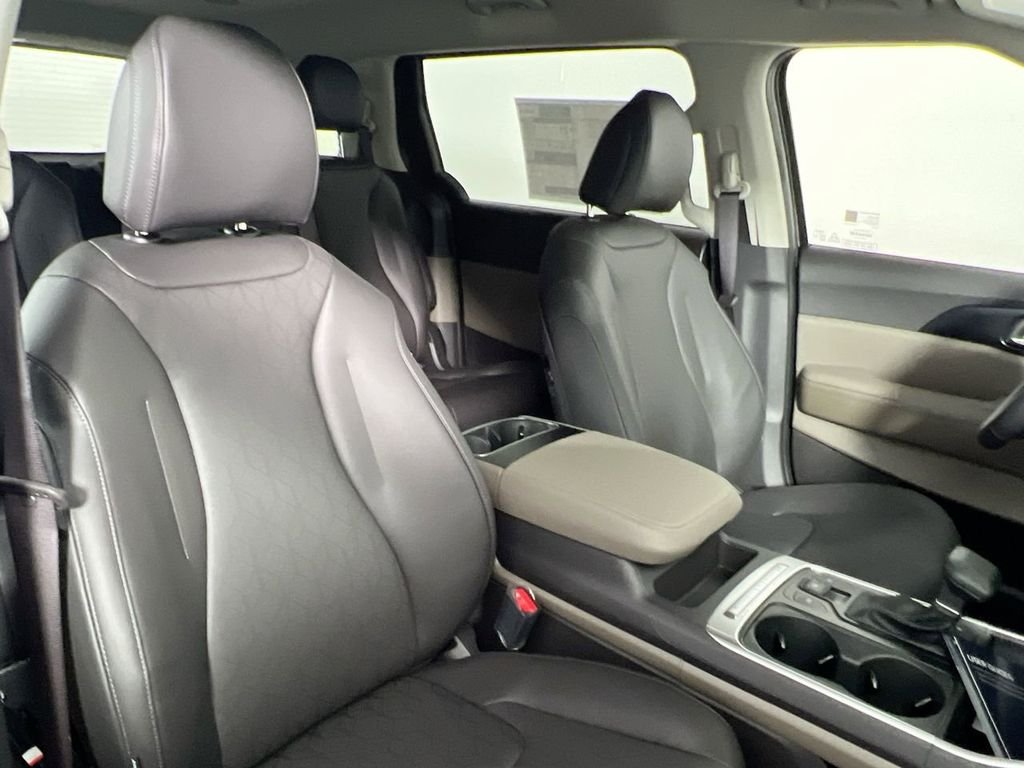 New 2026 Aurora Black Pearl Kia LXS image 33
