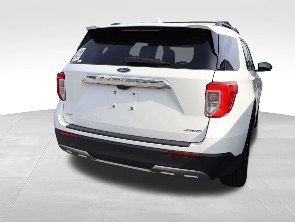 Used 2023 White Metallic Ford XLT image 13