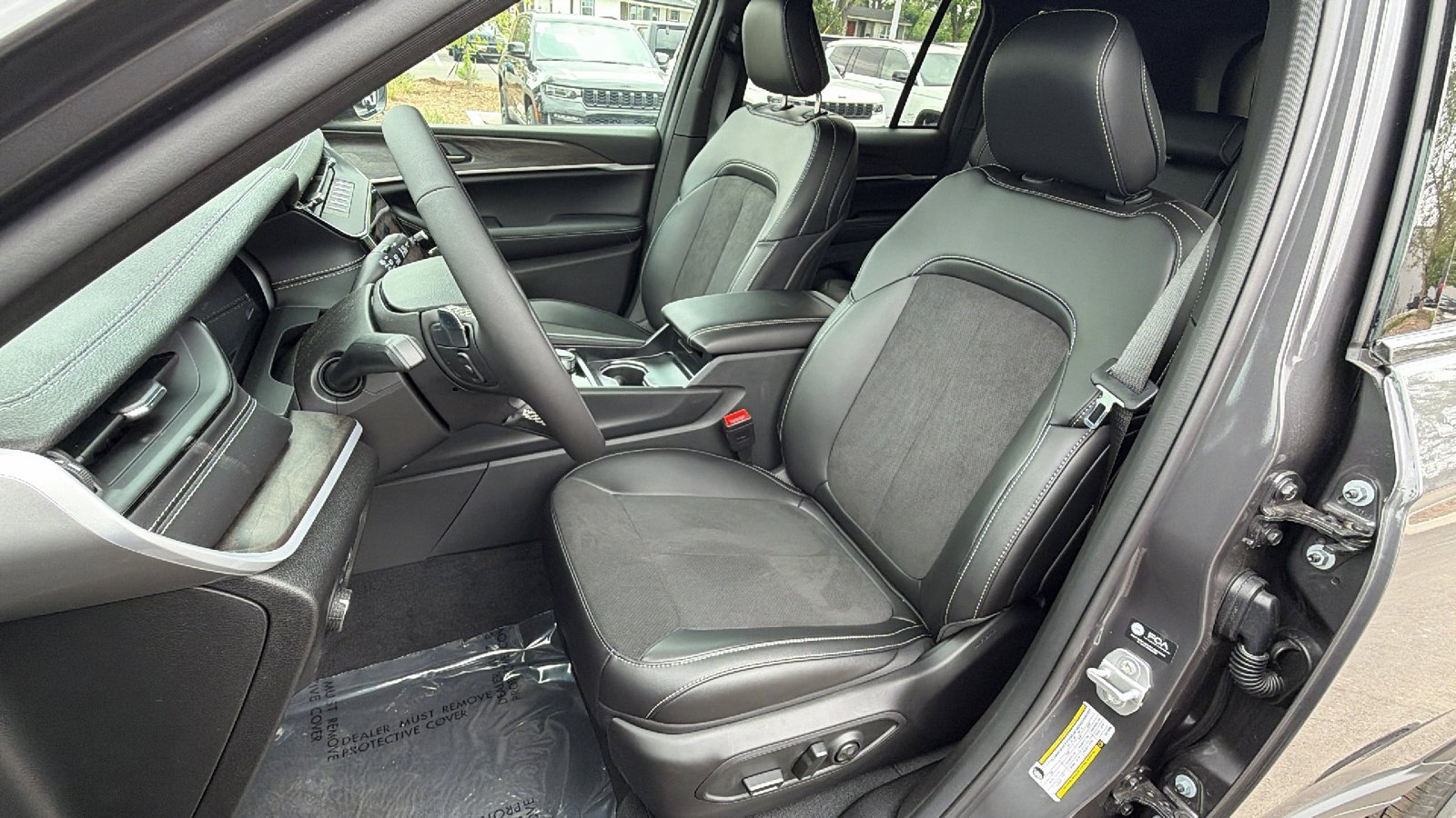 New 2026 Baltic Gray Metallic Clear-Coat Exterior Paint Jeep Laredo Altitude image 13