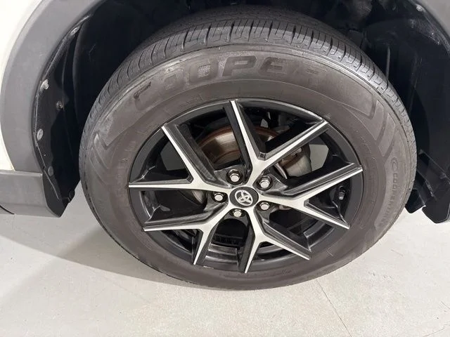 Used 2017 White Toyota LE image 15