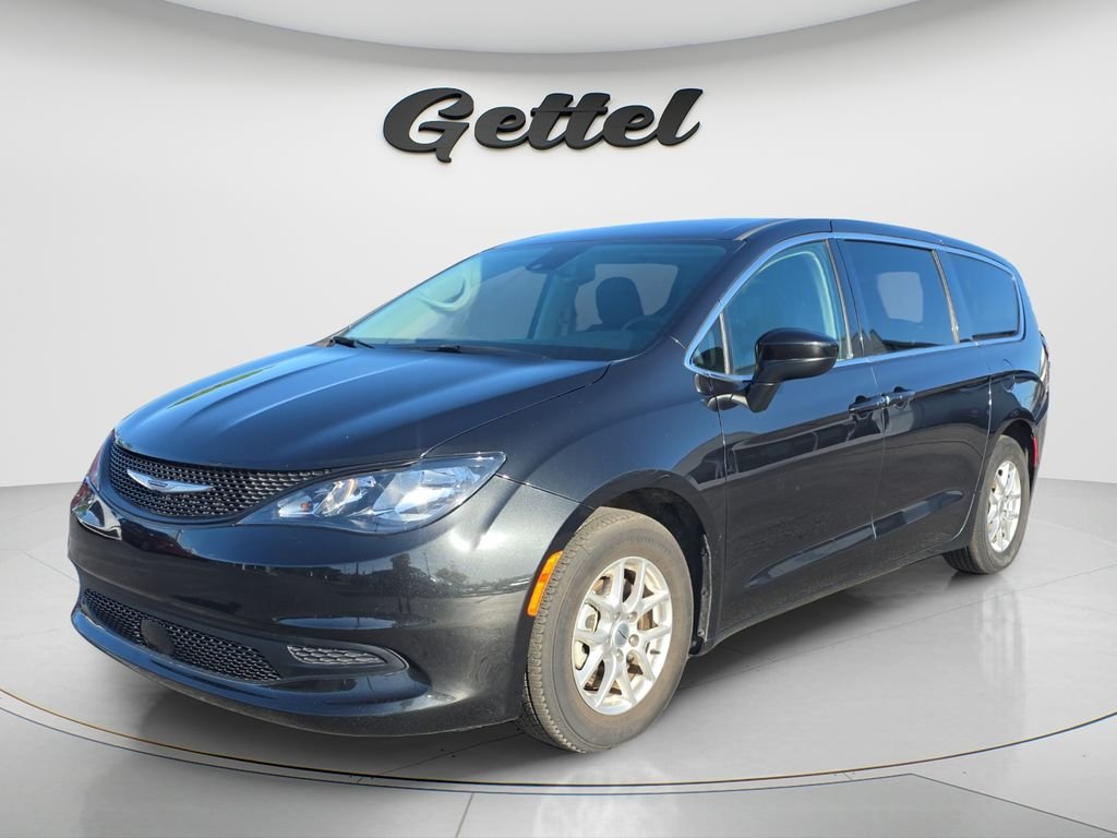 2023 Chrysler Voyager LX's photo