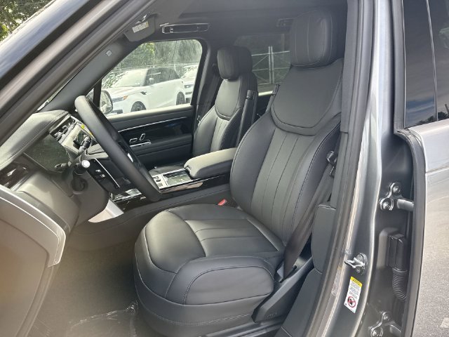 New 2027 Eiger Grey Land Rover SE image 10