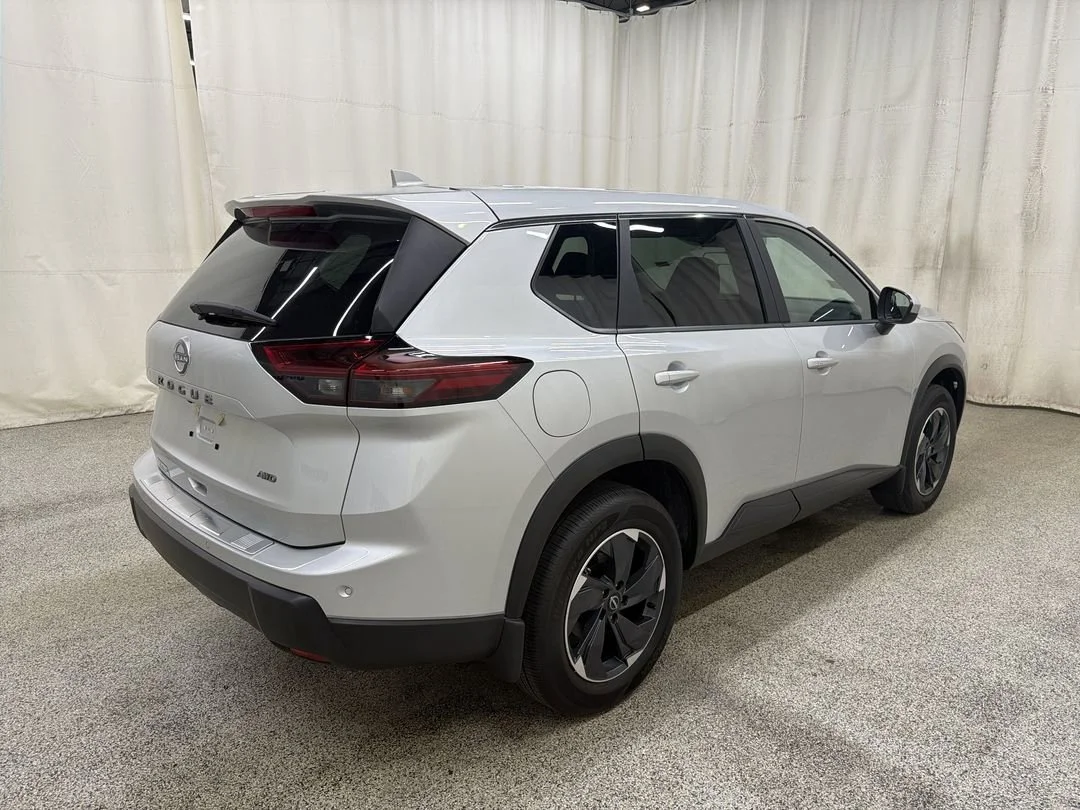 2025 Nissan Rogue SV - Photo 8