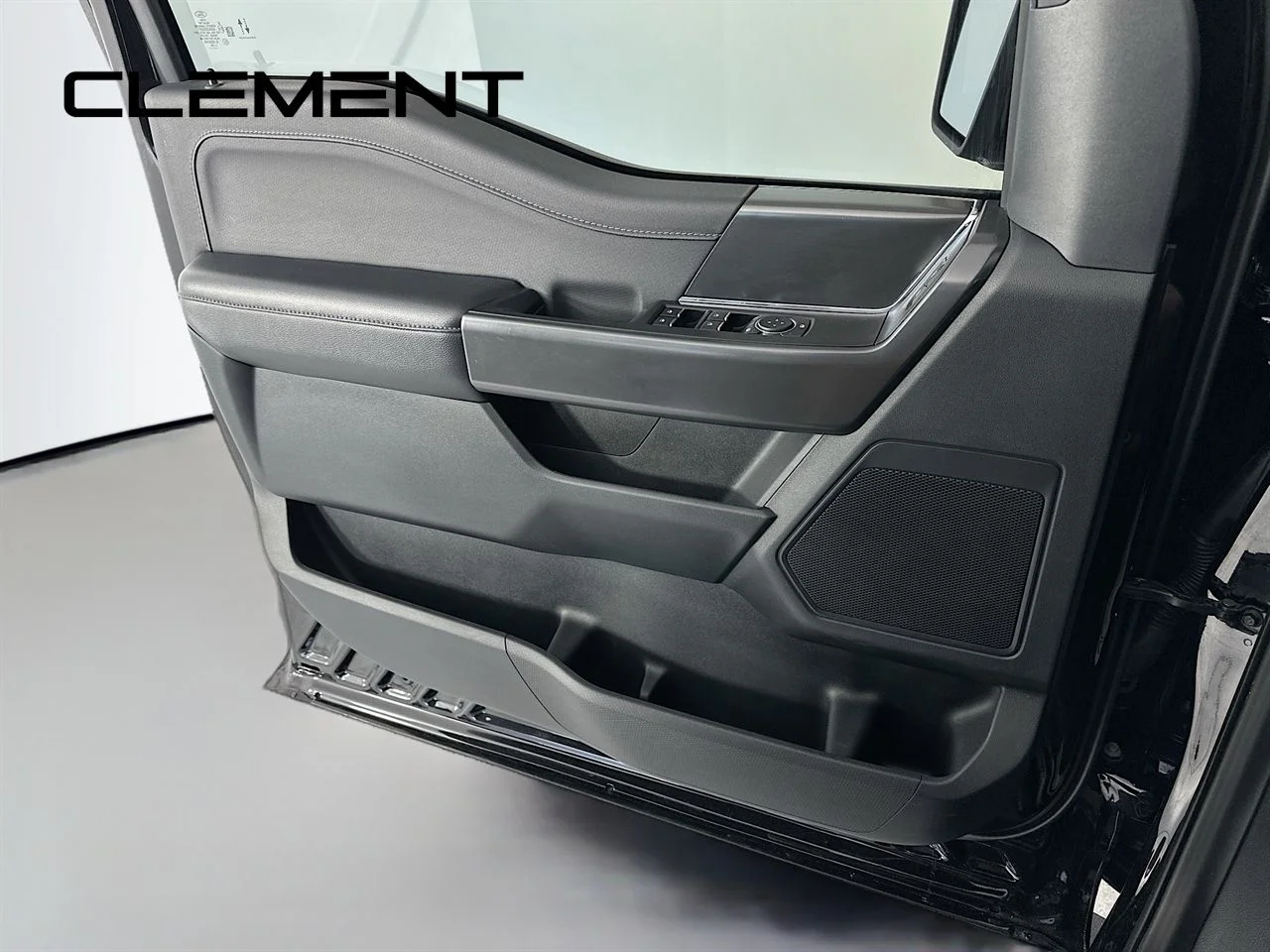 Used 2024 Black Ford XLT image 27