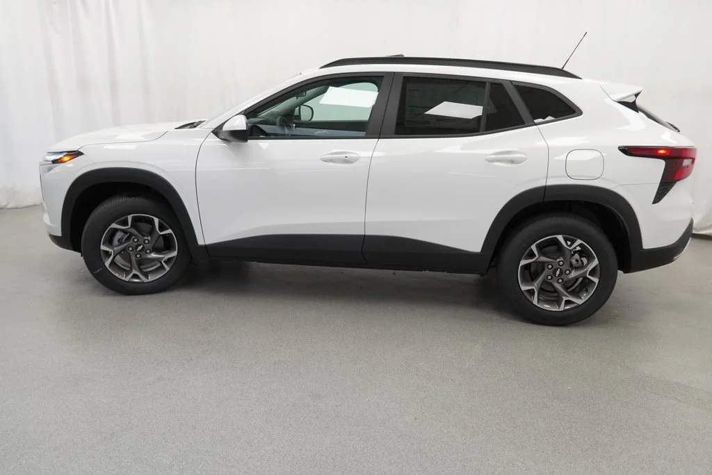 New 2026 Summit White Chevrolet LT image 39