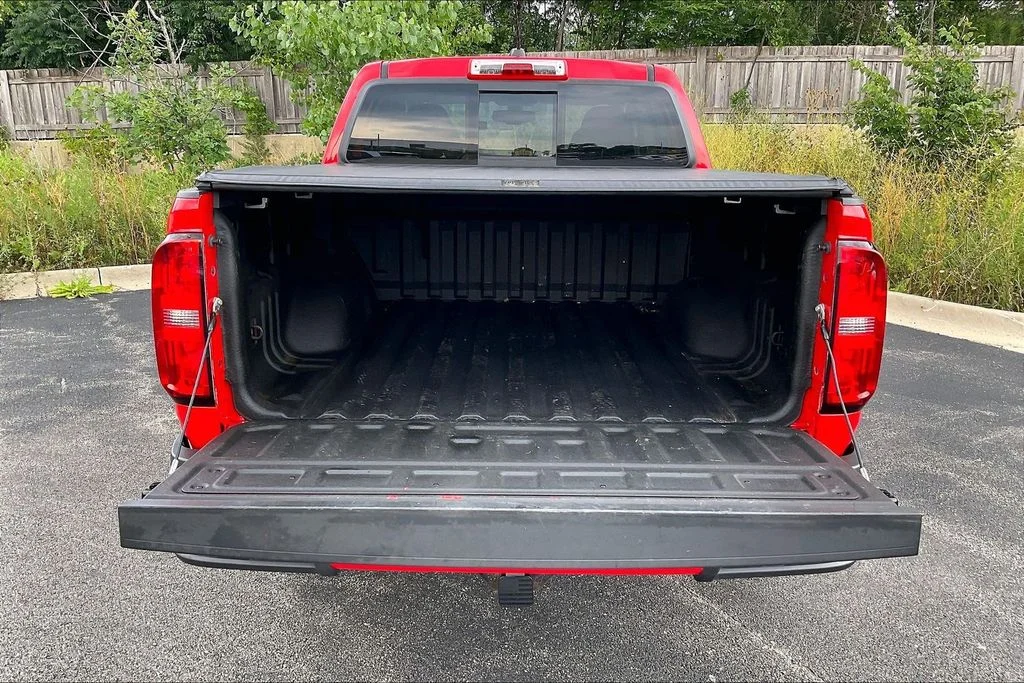 Used 2015 Red Chevrolet Z71 image 26