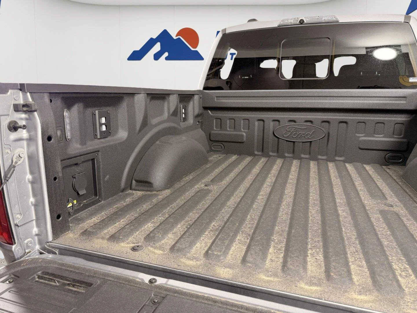 2023 Ford F-150 Raptor - Photo 9