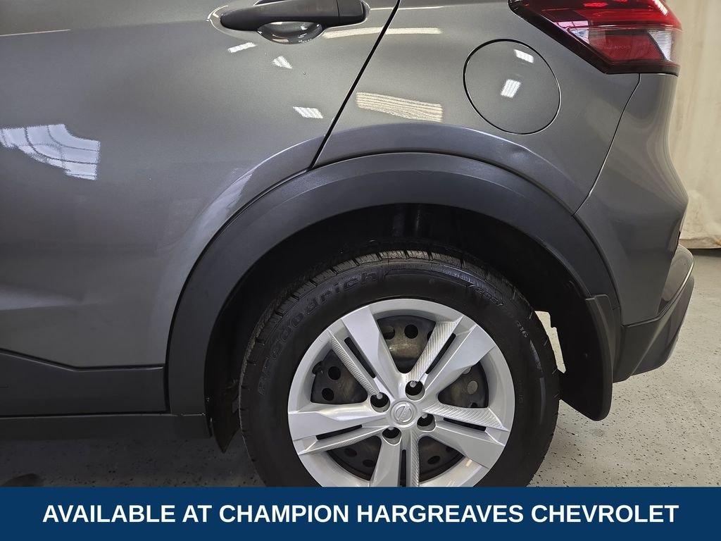 Used 2022 Gun Metallic Nissan S image 41