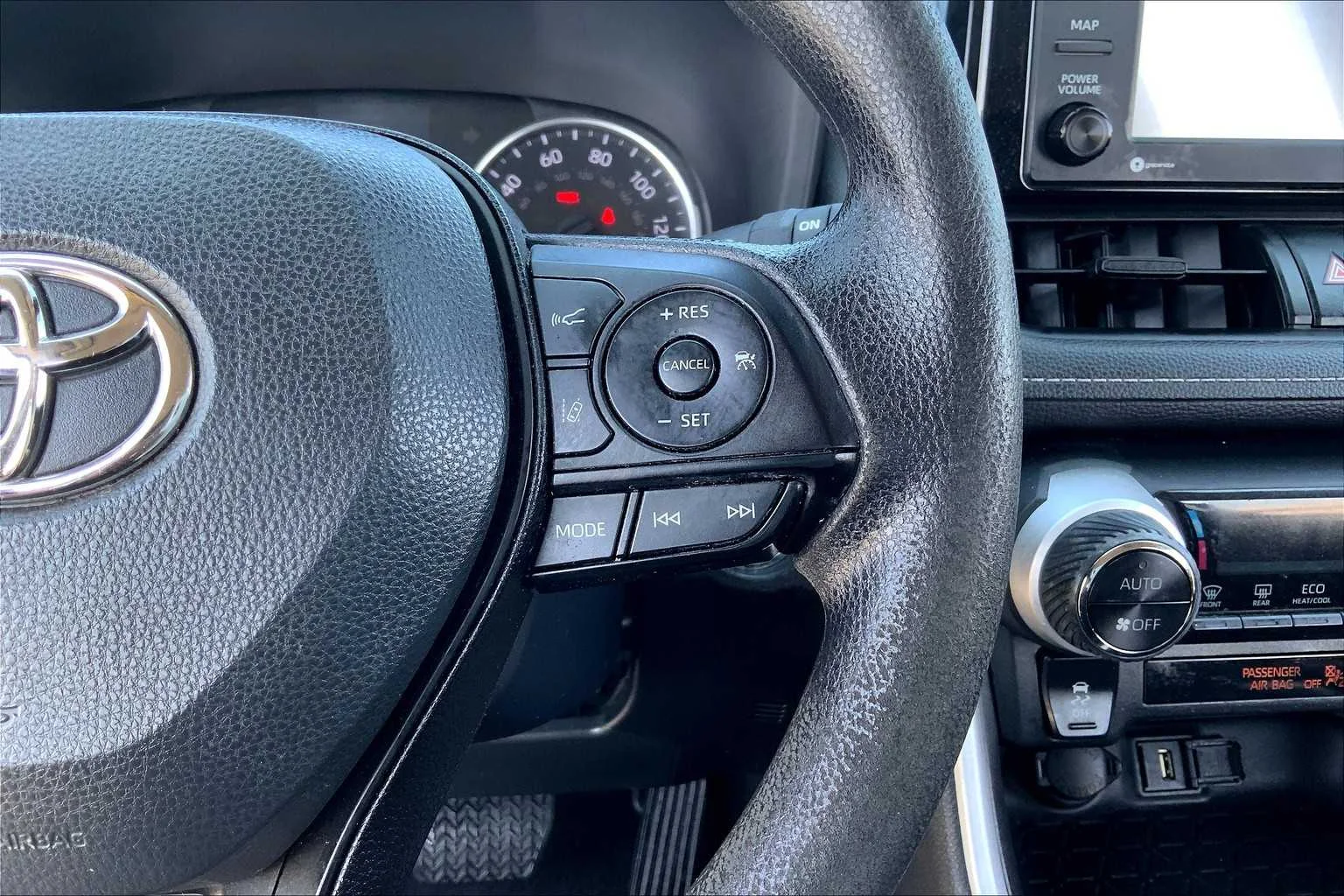 Used 2022 White Toyota XLE image 24