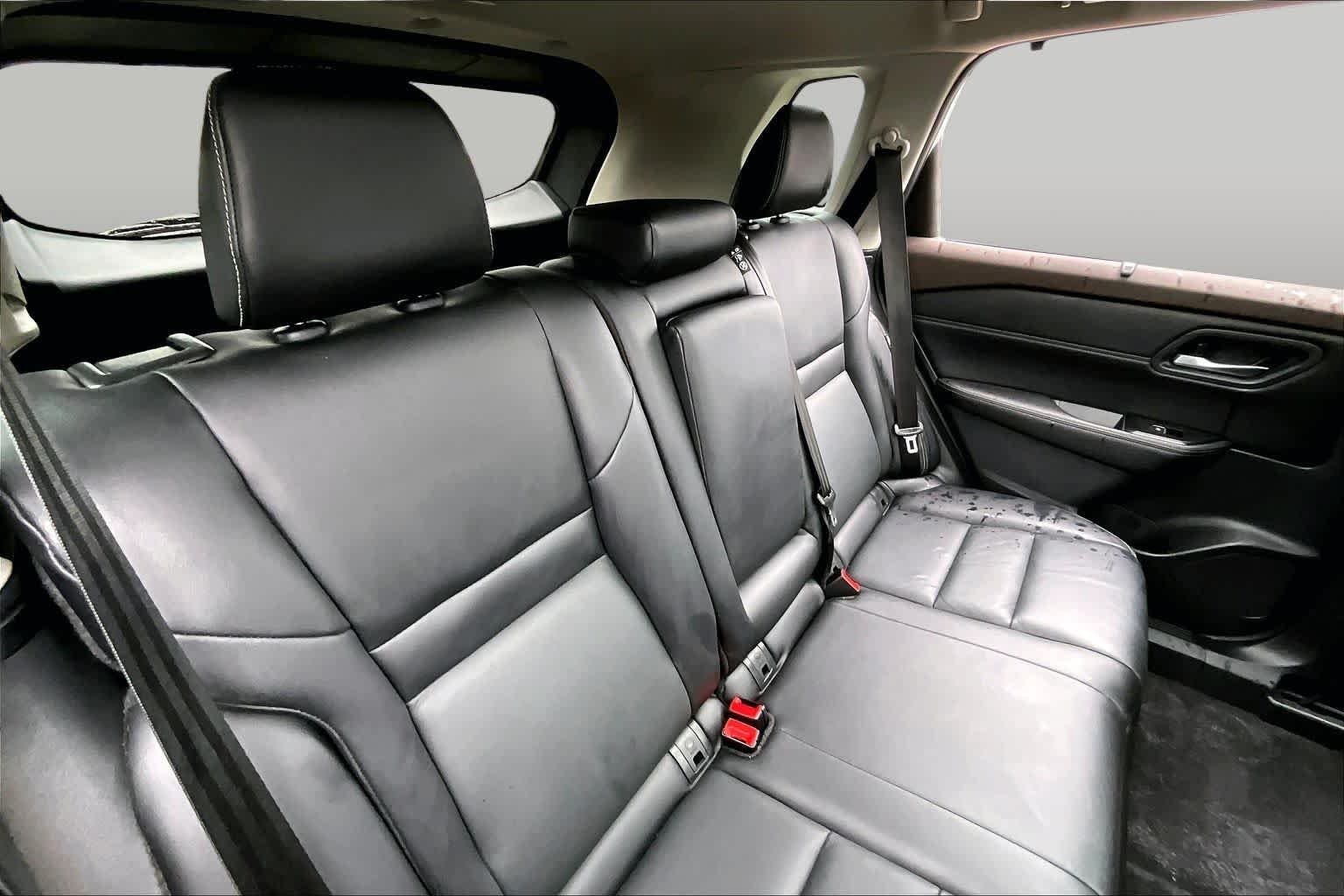 Used 2023 Pearl White Tricoat Nissan SL image 19