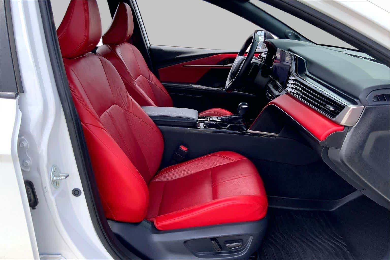 Used 2025 Wind Chill Pearl Toyota XSE image 9