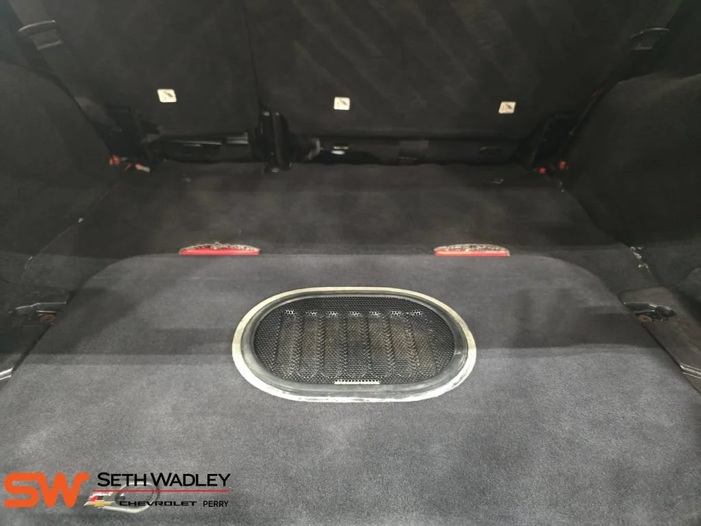 Used 2015 Red Jeep Sahara image 12