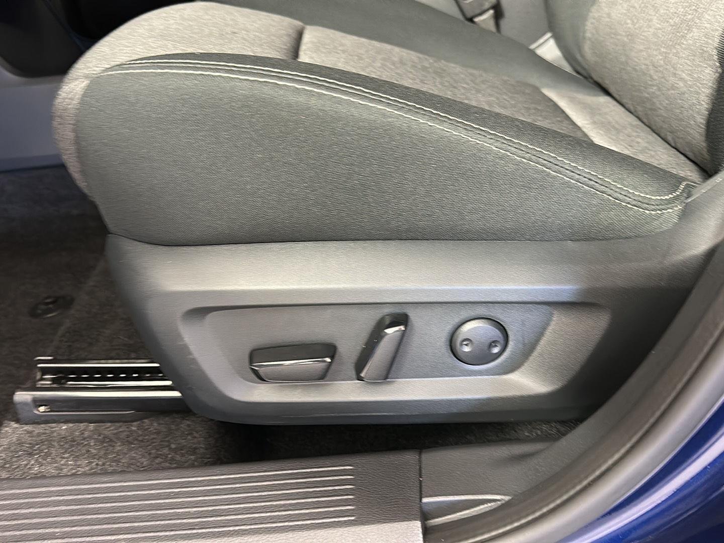 New 2026 Deep Ocean Blue Pearl Nissan SV image 27