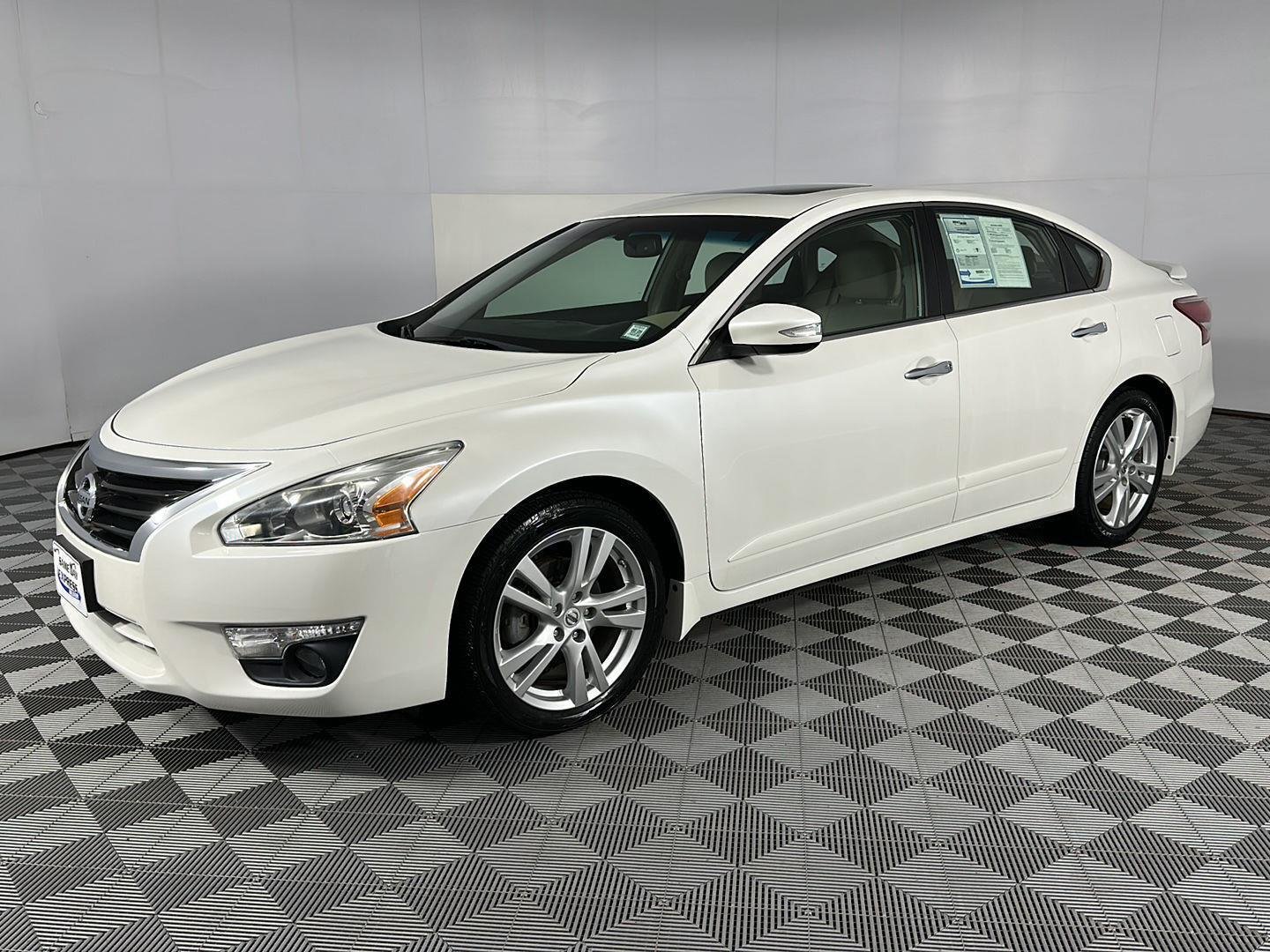 Used 2013 Pearl White Nissan 3.5 SL image 18