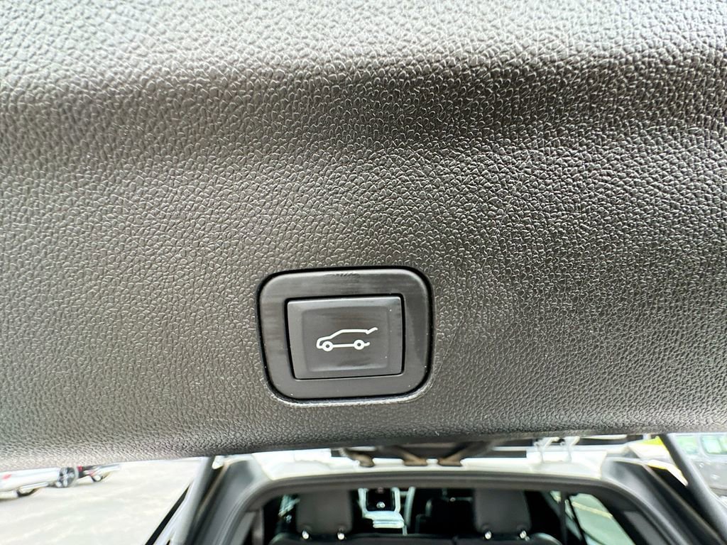 2025 GMC Yukon XL Denali - Photo 38