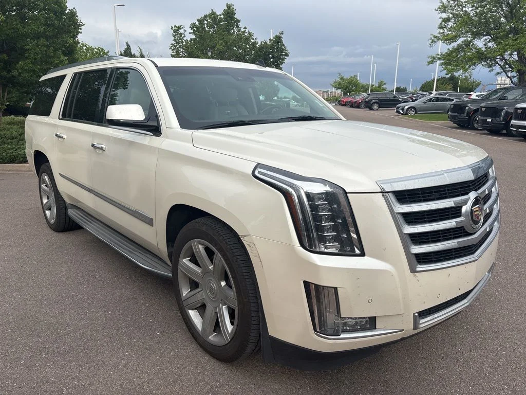 Used 2015 White Cadillac Luxury image 7