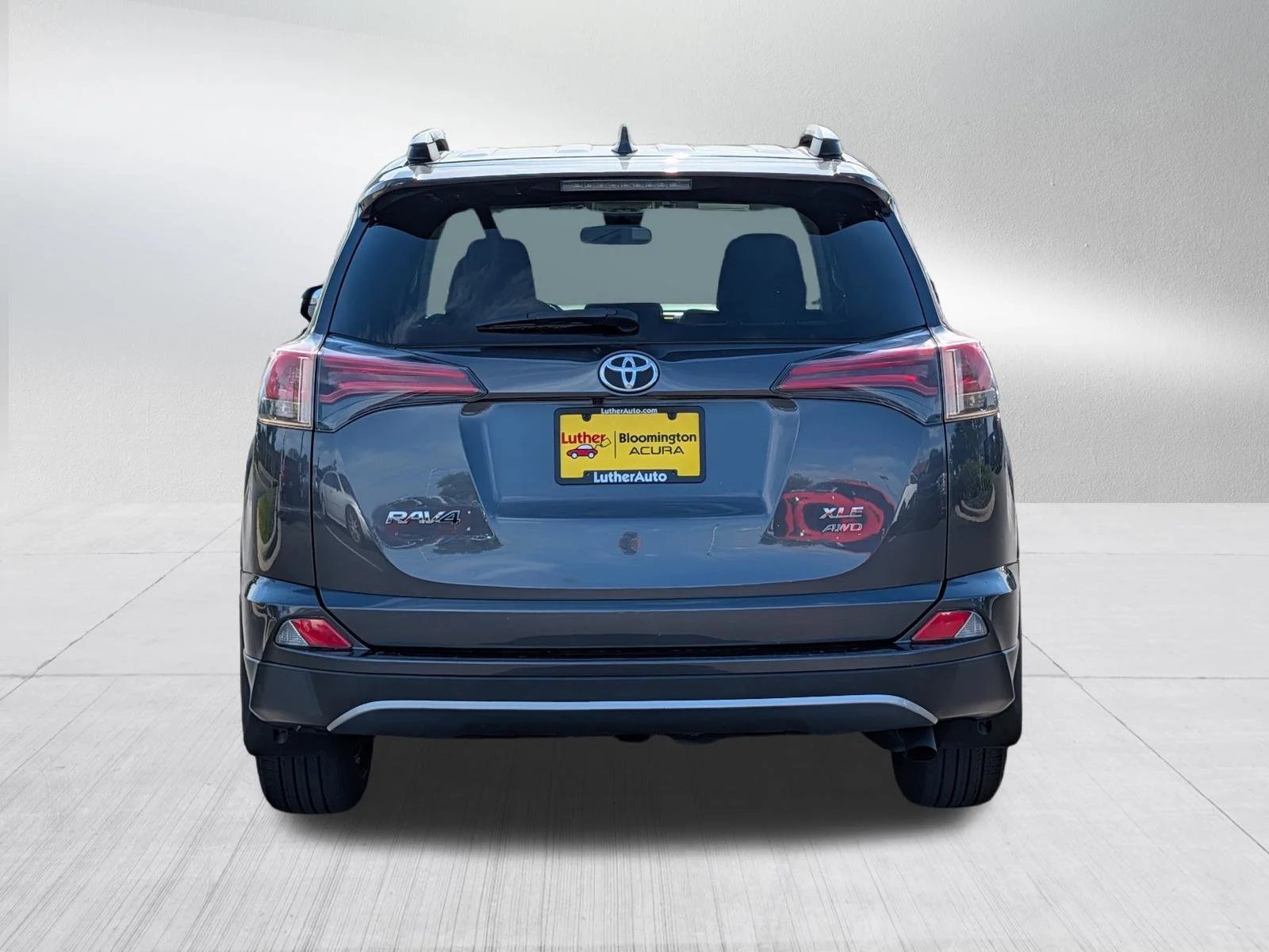 Used 2017 Magnetic Gray Metallic Toyota XLE image 6