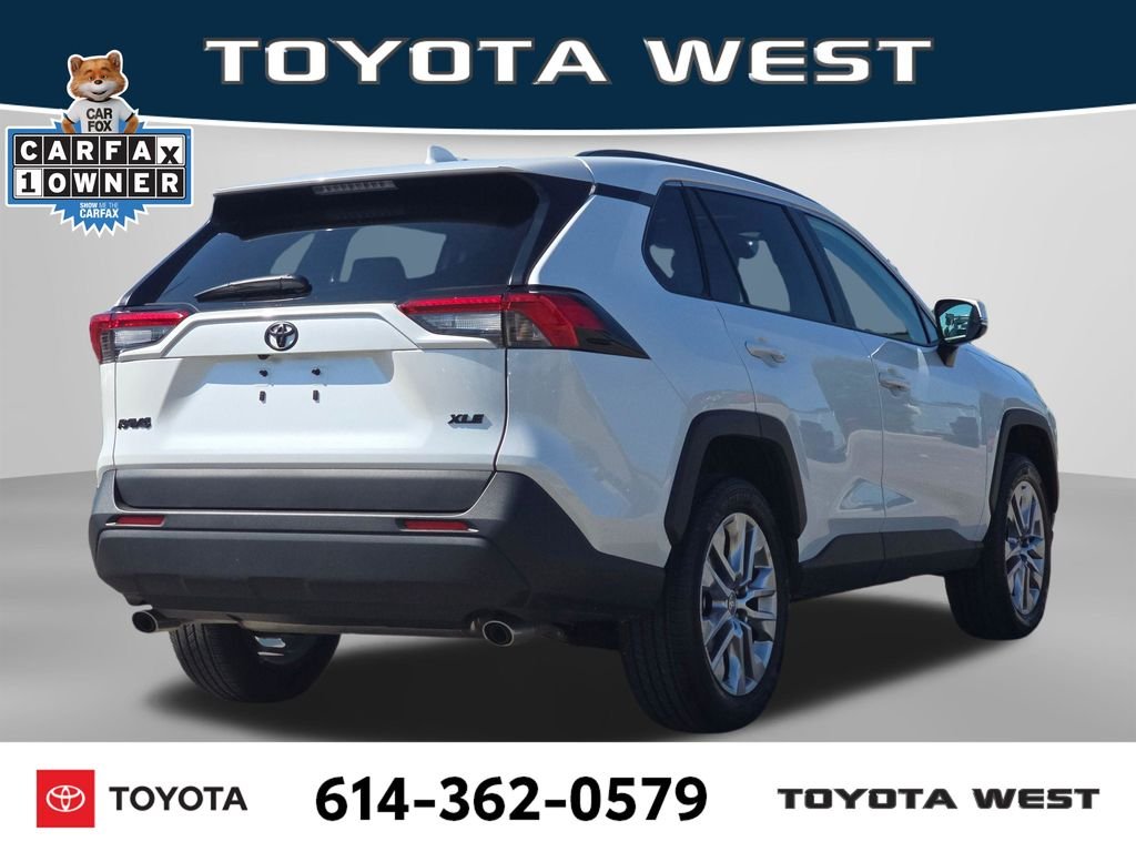 Used 2025 Beige Toyota XLE Premium image 7