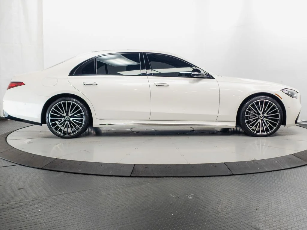 Used 2023 MANUFAKTUR Diamond White Mercedes-Benz S 580 image 37