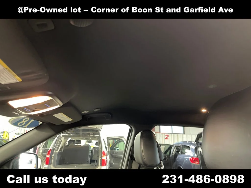 Used 2018 Red Jeep Altitude image 13