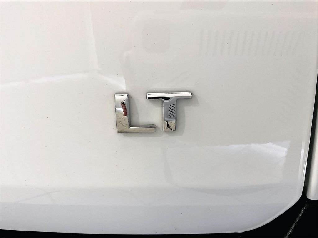 Used 2023 Summit White Chevrolet LT image 29