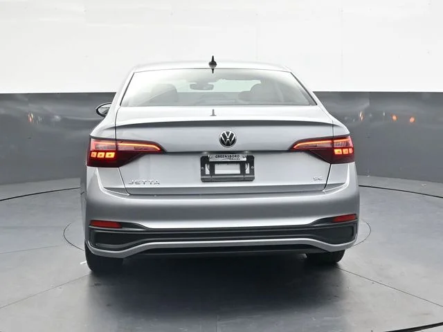 Used 2024 Pyrite Silver Metallic Volkswagen 1.5T SE image 5