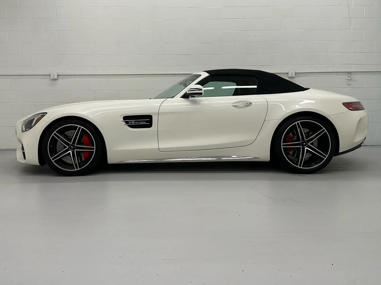 Used 2018 designo Diamond White Metallic Mercedes-Benz AMG® GT C image 10
