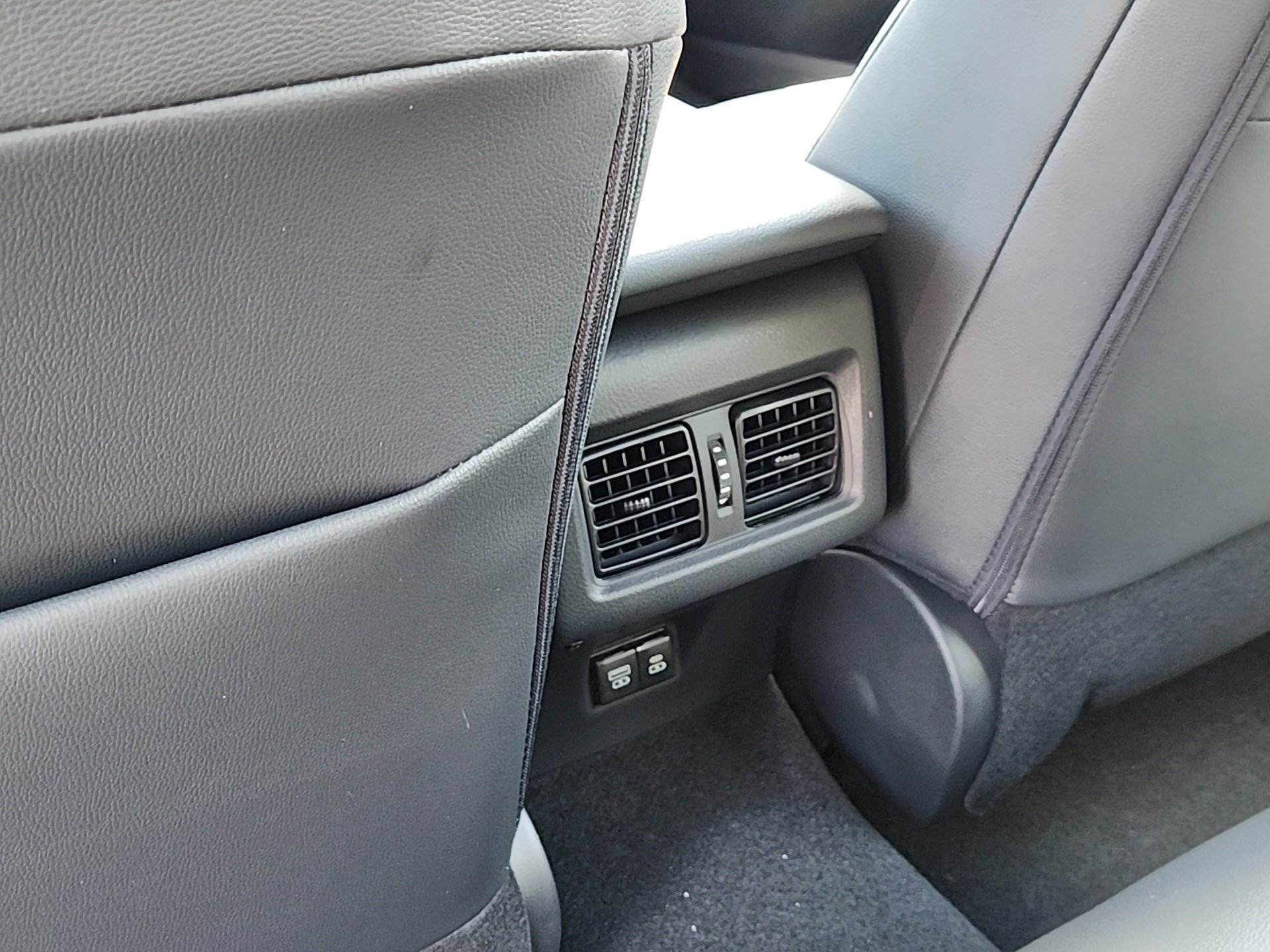 2026 Toyota Camry SE - Photo 24