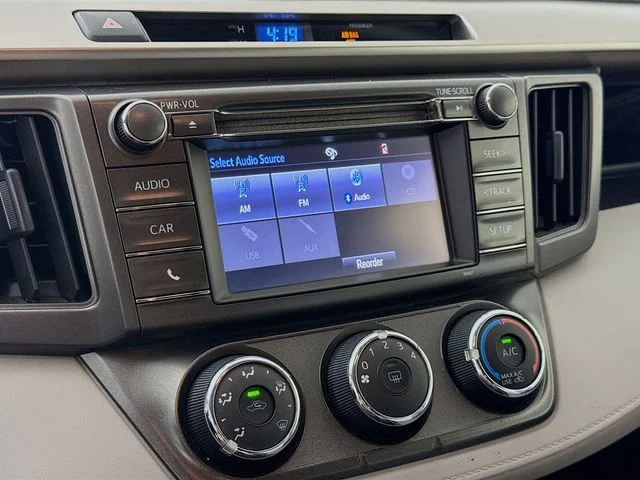 Used 2014 Gray Toyota LE image 14