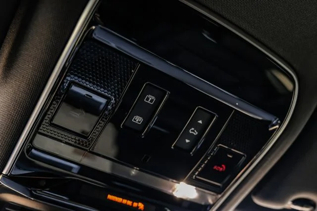 New 2026  Land Rover SE image 30