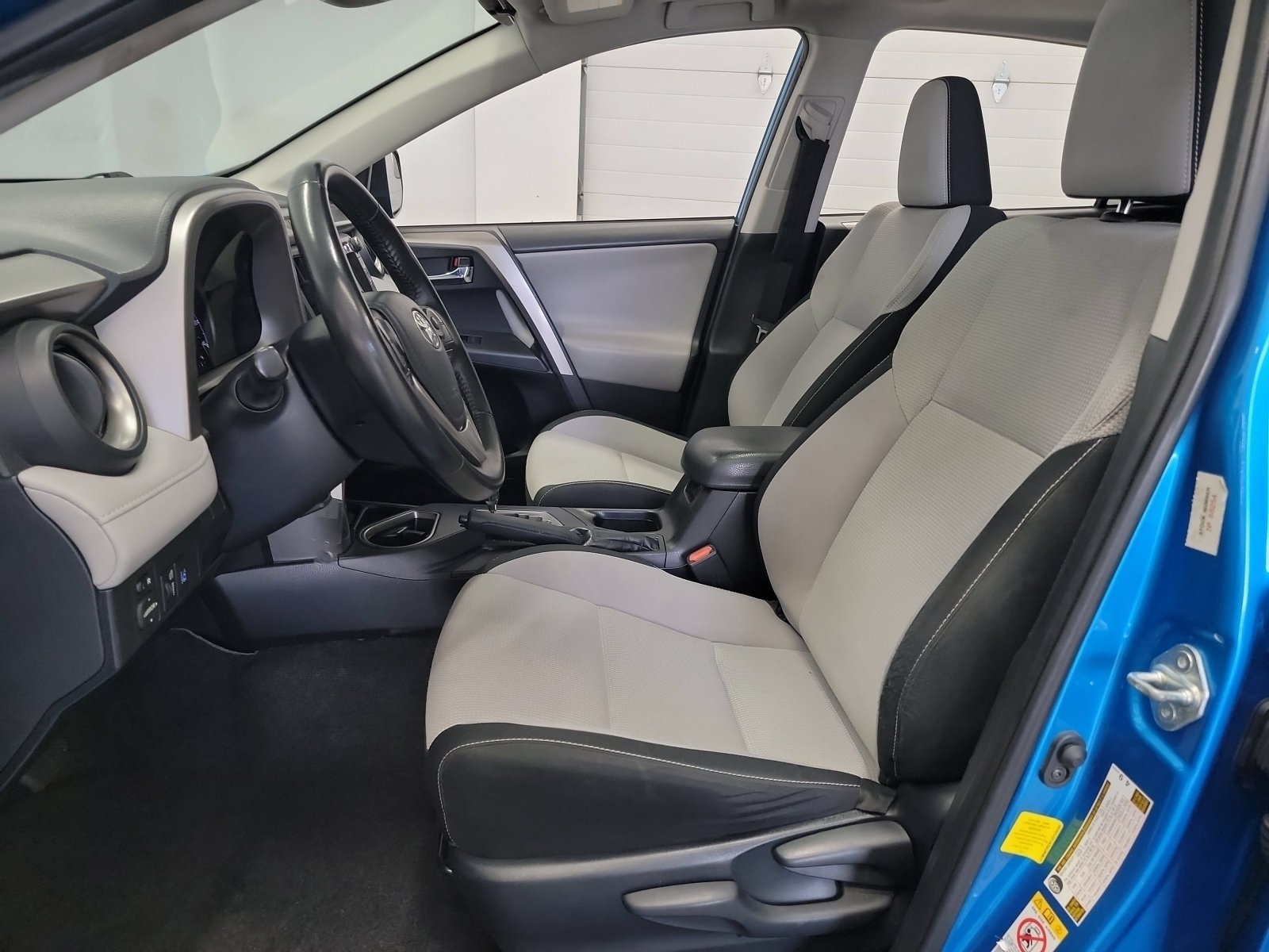 Used 2018 Electric Storm Blue Toyota XLE image 11