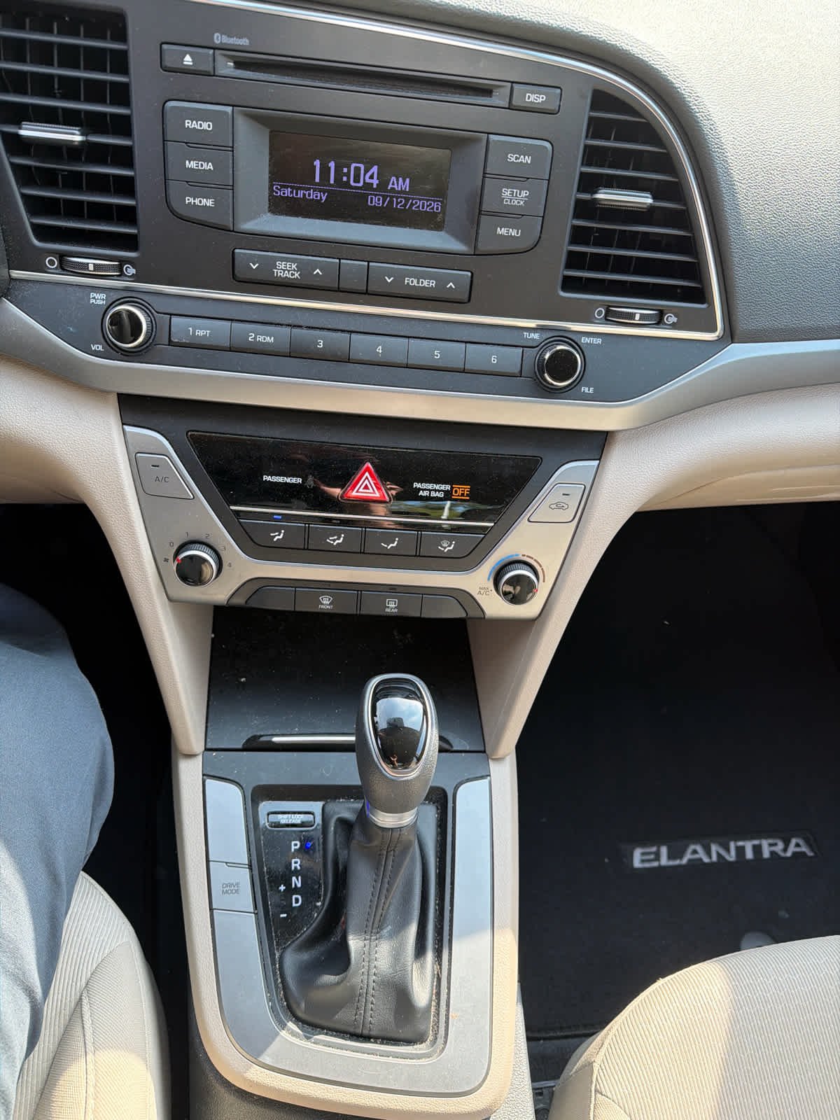 Used 2018 Scarlet Red Hyundai SE image 4