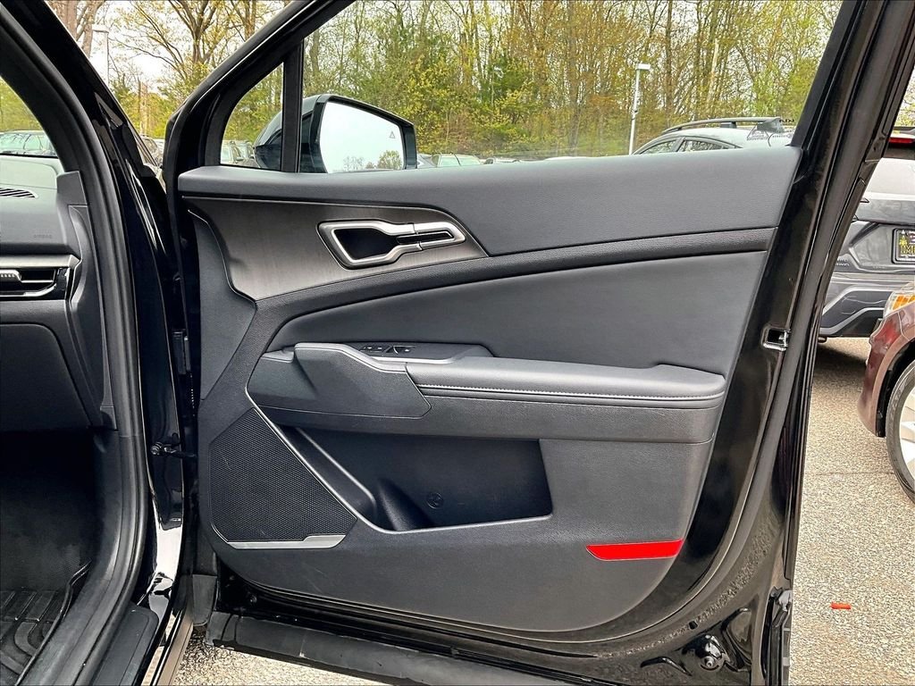 Used 2026 Black Kia X-Line image 12