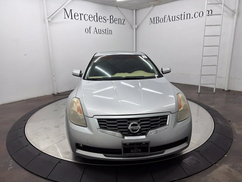Used 2009 Silver Nissan 3.5 SE image 2