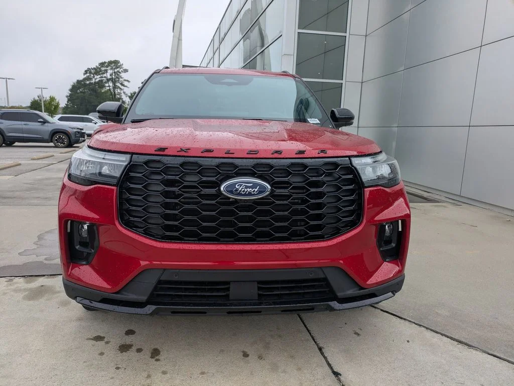 New 2026 Rapid Red Metallic Tinted Clearcoat Ford ST-Line image 8