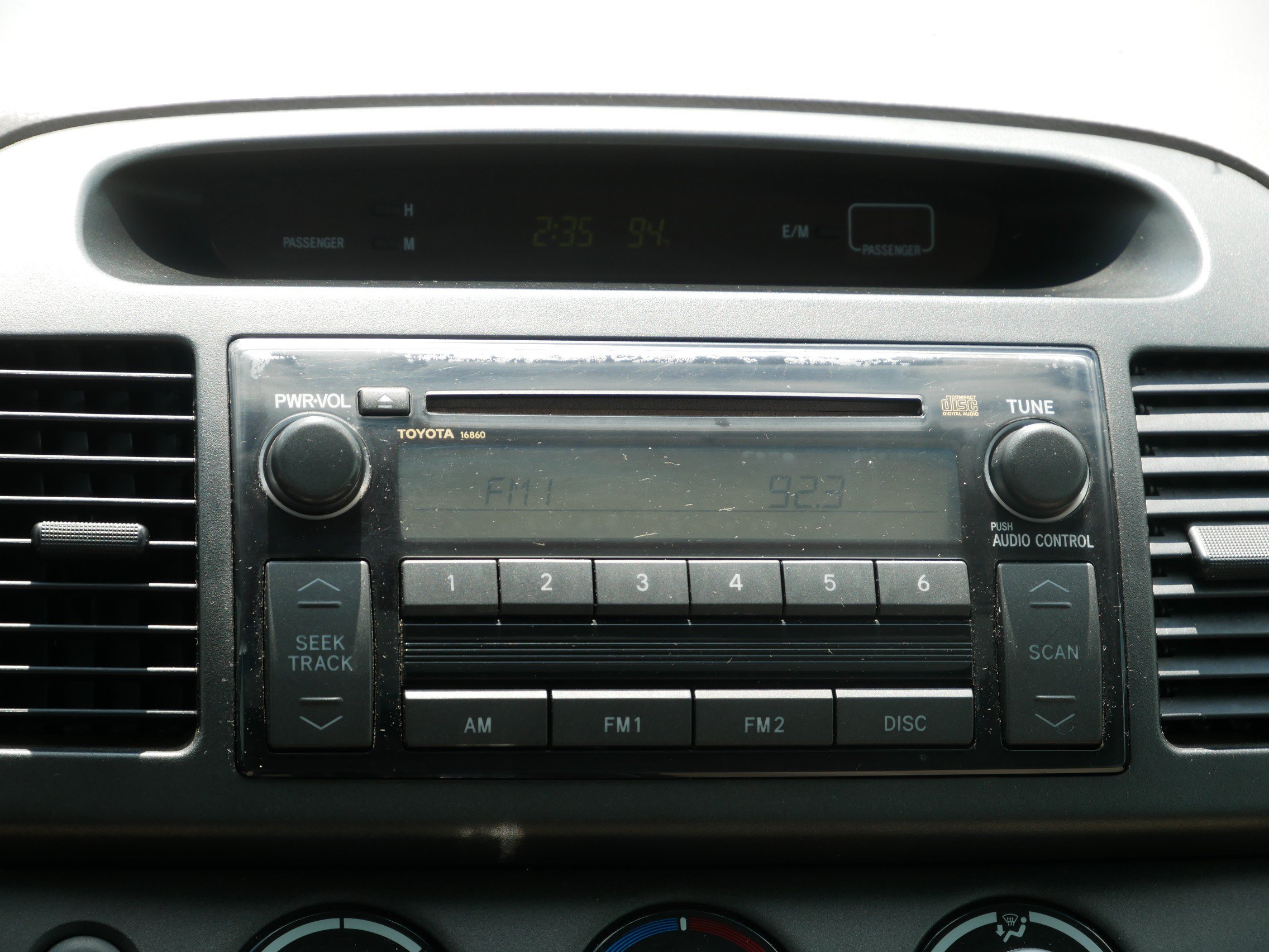 Used 2005 Gray Toyota LE image 14