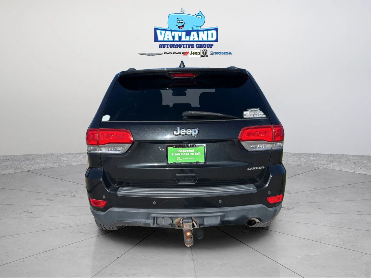 Used 2016 Brilliant Black Crystal Pearlcoat Jeep Laredo image 4