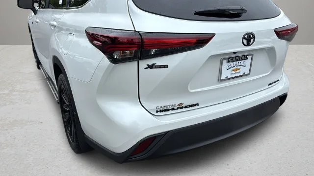 Used 2026 White/off-white Toyota XLE image 42