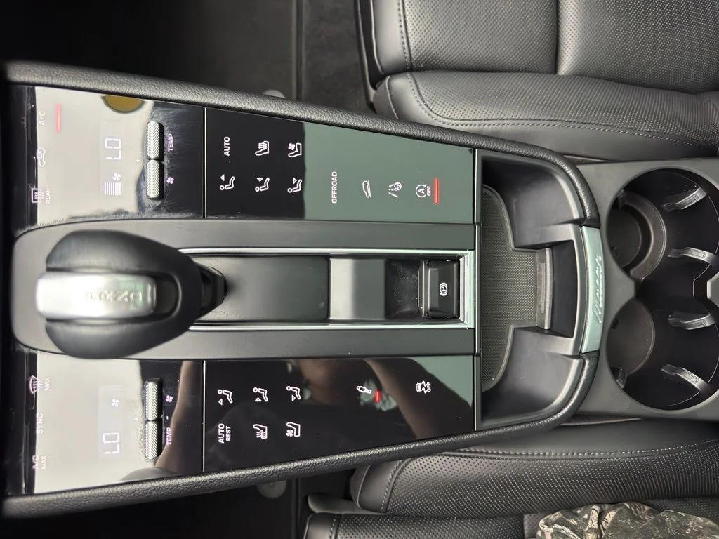 Used 2022 Volcano Grey Metallic Porsche S image 29