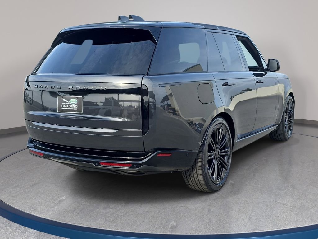 New 2026 Carpathian Grey Land Rover SE image 5